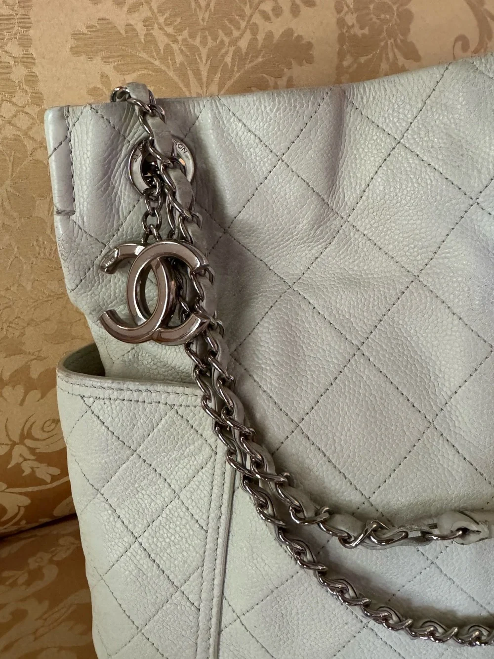 CHANEL White Quilted Leather Chain Shoulder Tote